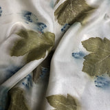 foulard en soie avec des empreintes végétales