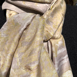 foulard soie en teinture naturelle et impressions végétales
